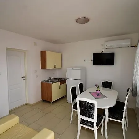 Benjamin Guest house Mimice
